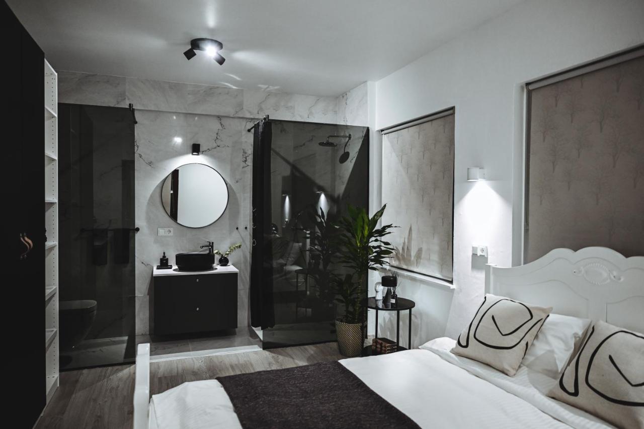 Alka - Cozy Room By The Sea With Private Hot Tub Njarthvik Екстер'єр фото