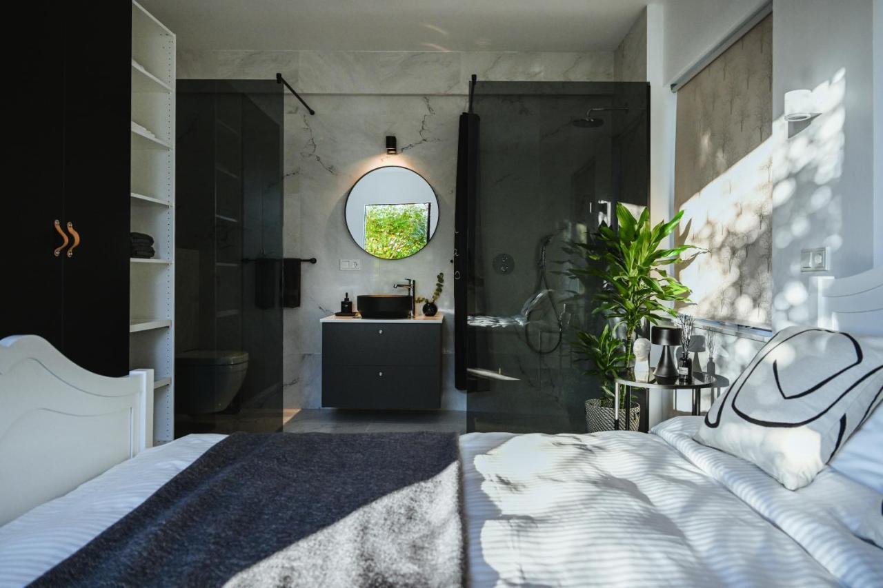 Alka - Cozy Room By The Sea With Private Hot Tub Njarthvik Екстер'єр фото