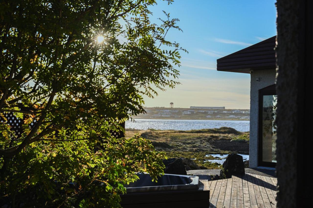Alka - Cozy Room By The Sea With Private Hot Tub Njarthvik Екстер'єр фото